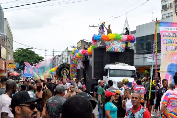 Parada LGBTI+ de Madureira traz shows, homenagens e conscientização. Atrações incluem Sandra de Sá e homenagem à Tia Surica