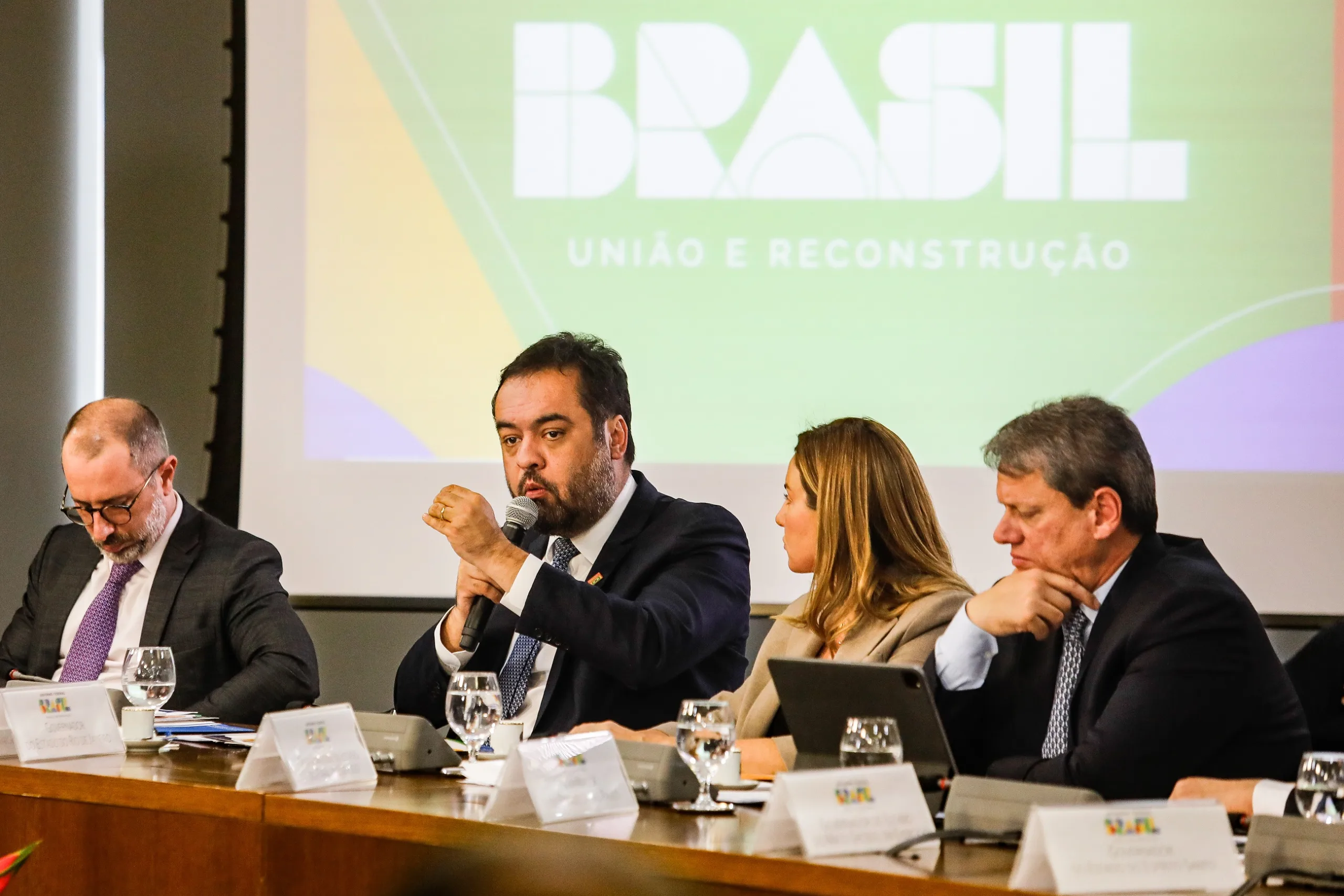 Governador Cláudio Castro durante reunião no Palácio do Planalto com presidente Lula e outro governadores. (Ernesto Carriço)