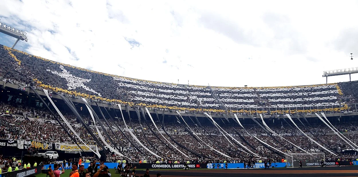 O Botafogo fez história na Conmebol Libertadores e está confirmado na Copa Intercontinental da FIFA, que acontece no Catar! A venda de ingressos para a torcida alvinegra começa nesta terça-feira (3), às 14h, no site fifa.com/tickets. A equipe do técnico Artur Jorge estreia no dia 11, às 14h, contra o Pachuca, no Stadium 974.