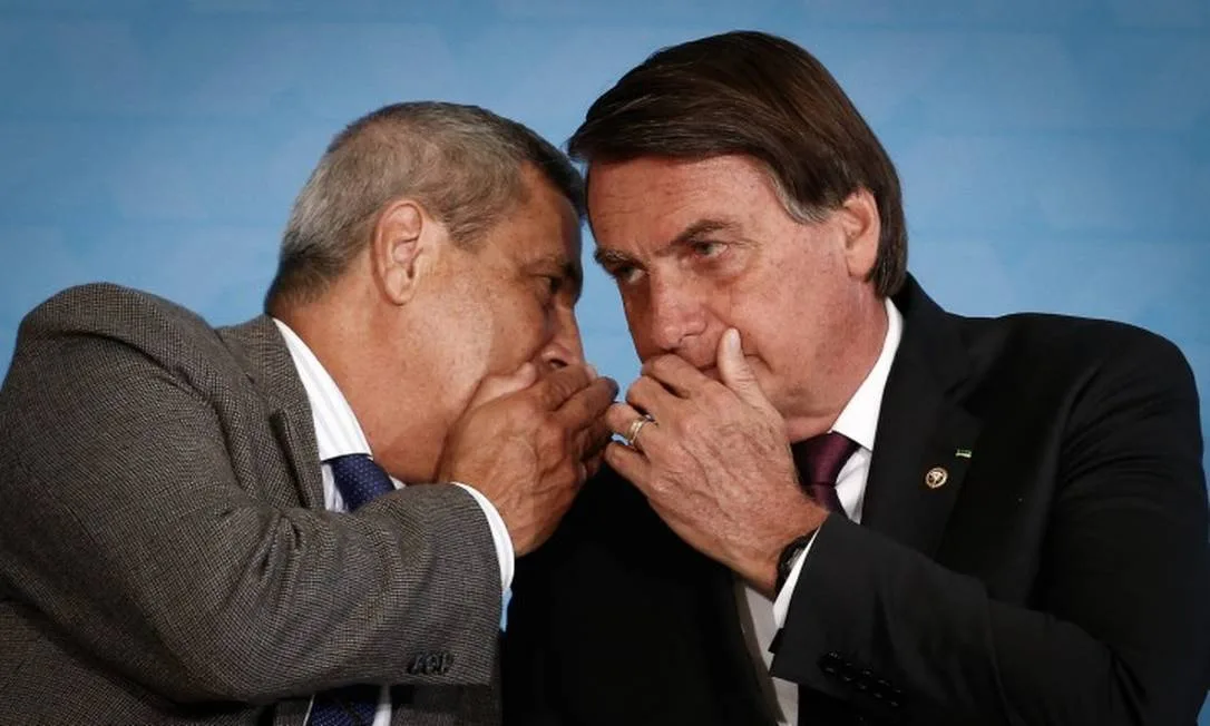 Braga Netto e Bolsonaro: Segundo Cid, o general entregou o dinheiro aos “Kids pretos” Foto: reprodução