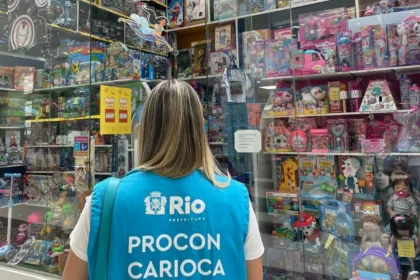 Procon Carioca orienta sobre trocas de mercadoria e direito ao arrependimento