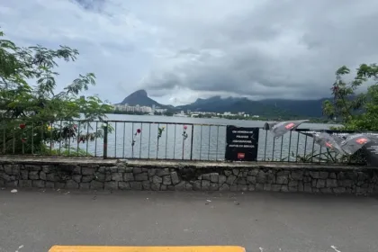 Memorial organizado pela ONG Rio de Paz na Lagoa Rodrigo de Freitas homenageava 49 crianças vítimas de violência armada.