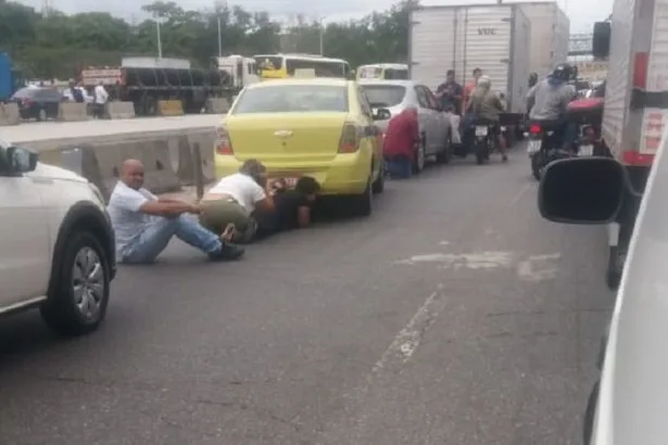 Moradores relatam abandono e insegurança constante na Avenida Brasil.