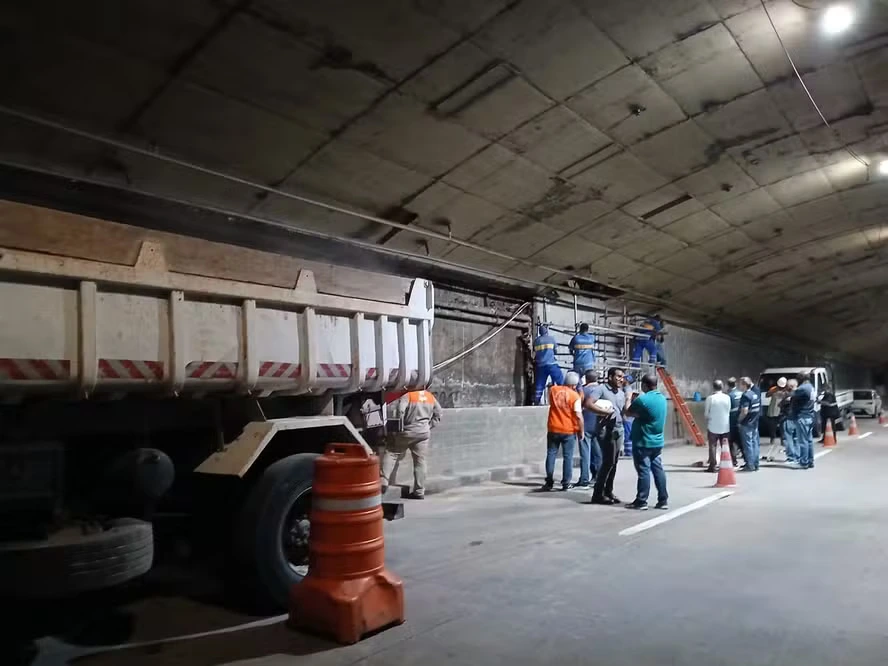 Equipes finalizam reparos no Túnel Santa Bárbara para reabertura total.