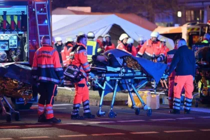 Atropelamento no mercado de Natal em Magdeburgo deixa ao menos uma morte; ataque tratado como terrorismo. Condutor detido é da Arábia Saudita. - Foto: @TugaVerso