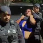 Mulher foi imobilizada por PMs com golpe conhecido como mata-leão. Foto: Reprodução