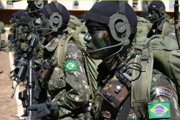 Militares das Forças Especiais (FE) em treinamento. Apelido “Kids pretos” é dado devido ao gorro preto. Foto: reprodução