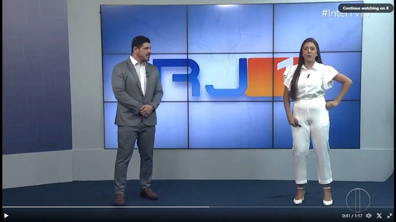 Vinícius Ferreira, ao lado de sua colega Isabella Chaboudt, na apresentação do RJTV1. Reprodução