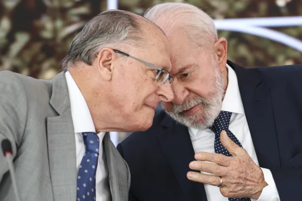 Brasília (DF), 03/12/2024 - O vice-presidente Geraldo Alckmin e presidente Luiz Inácio Lula da Silva participam do lançamento e implementação da Missão 1 do programa Nova Indústria Brasil (NIB), no Palácio do Planalto. Foto: Marcelo Camargo/Agência Brasil