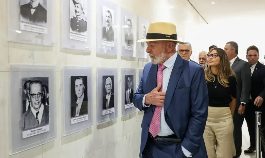 Lula na galeria de ex-presidentes do Palácio do Planalto. Foto: José Cruz/Agência Brasil