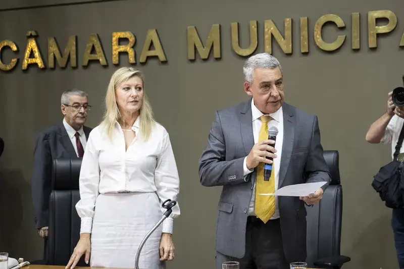 Betina Worm (PL) e Sebastião Melo (MDB) na cerimônia de posse na Câmara Municipal de Porto Alegre (RS) – Fernando Antunes/CMPA