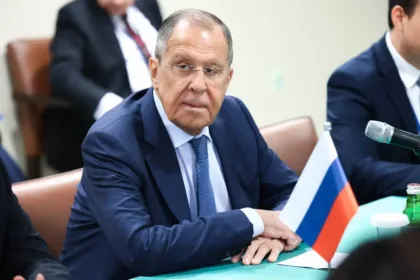 Assuntos Exteriores da Federação Russa Sergey Lavrov se reúne com o Ministro dos Negócios Estrangeiros da República Popular da China Wang Yi nas margens da 79ª sessão da Assembleia Geral da ONU, em Nova York, 25 de setembro de 2024 [Ministério das Relações Exteriores da Rússia/Divulgação – Agência Anadolu]