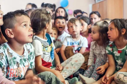 © Unicef A guerra foi devastadora para as crianças da Ucrânia e para as suas famílias.