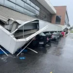 Teto do estacionamento do supermercado Sonda desabou e atingiu carros em São Caetano (SP). Foto: Reprodução