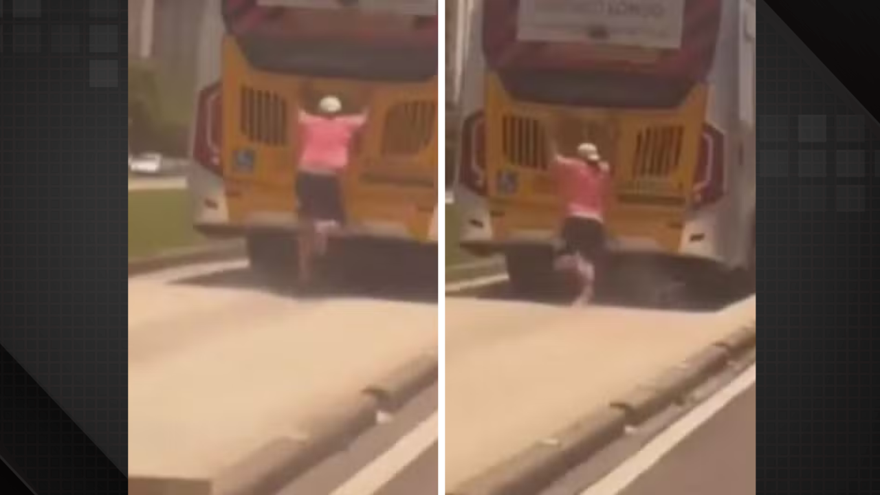 Homem tenta 'carona' na traseira de BRT e cai do veículo em movimento. Foto: Reprodução/Redes Sociais