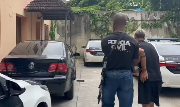 Homem é preso em Guaratiba, Rio, por vender vídeos de menor em redes sociais. Polícia investiga esquema de exploração sexual infantil.