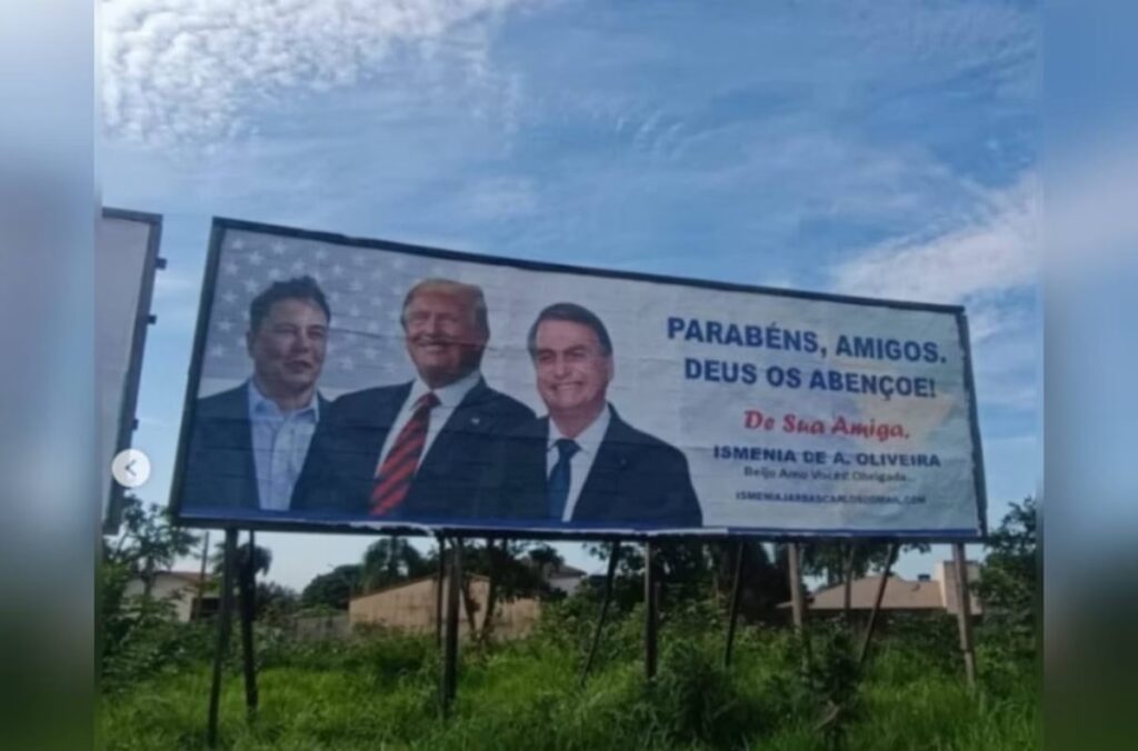 Outdoor exibe Trump ao lado de Jair Bolsonaro (PL) e Elon Musk. Foto: reprodução
