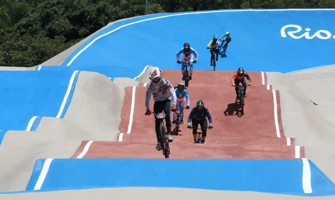 Centro Olímpico de BMX de Deodoro é reinaugurado após reforma, no Rio de Janeiro, com foco na candidatura para os Jogos Pan-Americanos de 2031.