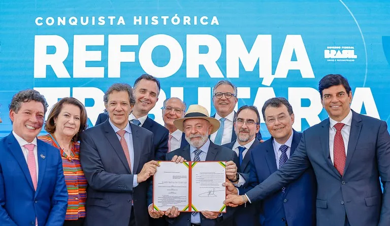 Lula sanciona reforma tributária com vetos técnicos. Alíquotas e novos tributos como CBS e IBS marcam mudança no sistema brasileiro