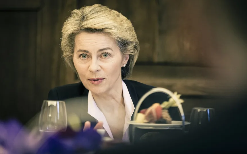 Ursula von der Leyen destaca postura pragmática da UE diante de Trump, abordando comércio global, Ucrânia e mudanças climáticas no Fórum de Davos