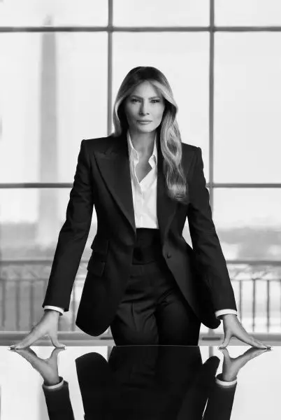 Retrato oficial da primeira-dama Melania Trump. Foto: Regine Mahaux/Casa Branca
