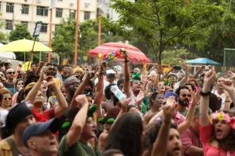 Fora do eixo zona sul e centro do Rio, também acontece muito Carnaval - Bloco Superbacana