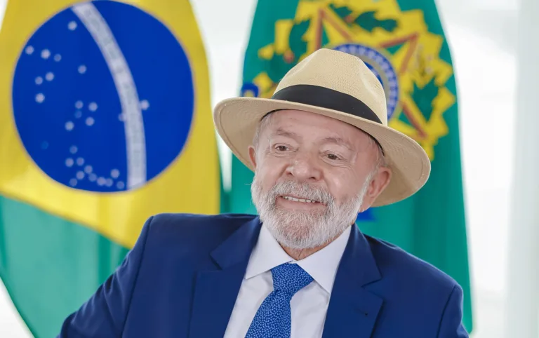 Lula lidera em todos os cenários para 2026, aponta AtlasIntel